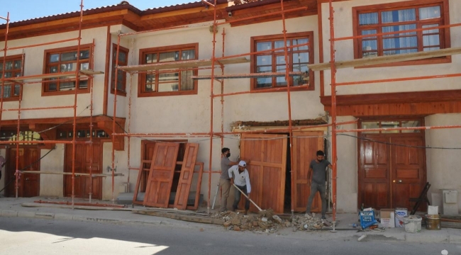 İmaret Sokak'taki Evler Can Buluyor