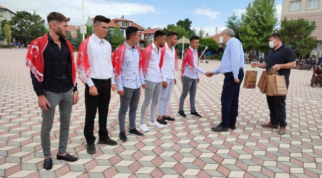 TUZLUKÇU'DA ASKER UĞURLAMASI