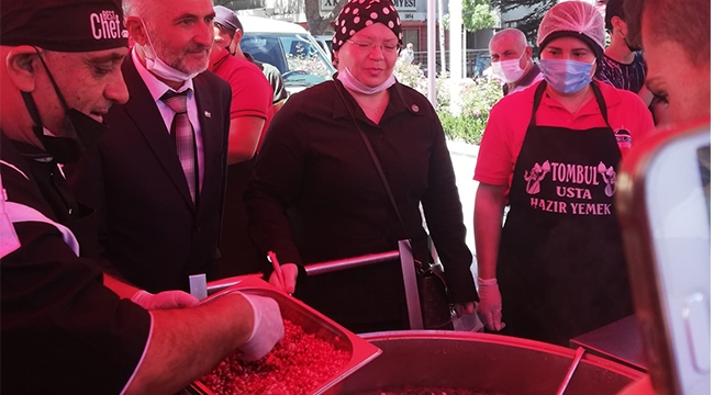 İYİ PARTİ AKŞEHİR KADIN KOLLARINDAN AŞURE İKRAMI