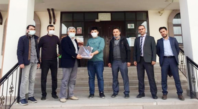 KUMBARASINDAKİ PARAYI YAPIMI DEVAM EDEN KUR'AN KURSUNA BAĞIŞLADI