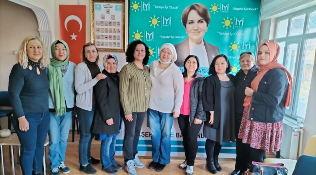 İYİ KADINLAR AKŞEHİR'DE SAHAYA İNİYOR