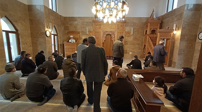 MİMARİ YAPISIYLA DİKKAT ÇEKEN CAMİ İBADETE AÇILDI