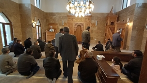 MİMARİ YAPISIYLA DİKKAT ÇEKEN CAMİ İBADETE AÇILDI