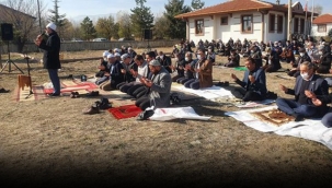 ÜÇHÜYÜK'TE ELLER YAĞMUR İÇİN SEMAYA KALKTI