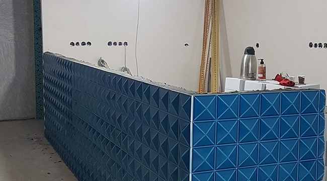 AKŞEHİR AKADEMİSİ VAKFI'NDAN RÜŞTÜ BEY İŞ HANINA "FİRUZE KAFE"