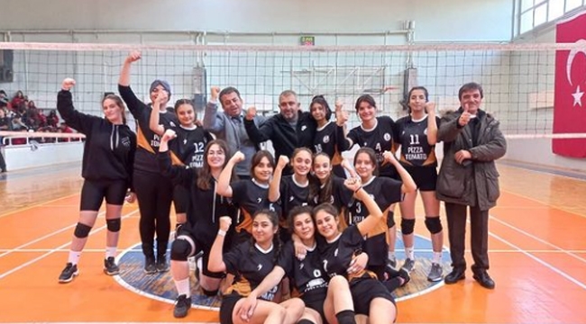 SAĞLIK MESLEK LİSESİ VOLEYBOL TAKIMI ŞAMPİYON