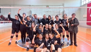 SAĞLIK MESLEK LİSESİ VOLEYBOL TAKIMI ŞAMPİYON