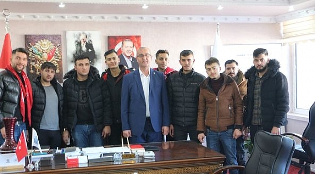 ASKERE GİDECEK OLAN GENÇLERDEN BAŞKAN KONAK ' A ZİYARET