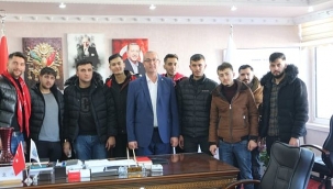 ASKERE GİDECEK OLAN GENÇLERDEN BAŞKAN KONAK ' A ZİYARET