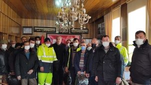  BAŞKAN AKBUĞA'DAN BELEDİYE İŞÇİLERİNE KIŞLIK MONT