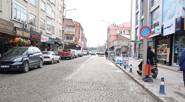 CEVDET KÖKSAL CADDESİ ARTIK PARKA KAPALI