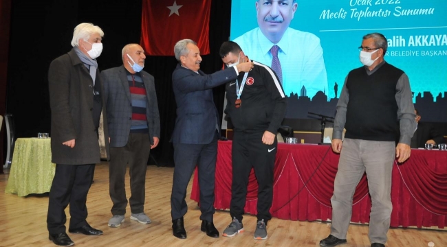 Dünya Üçüncüsü Sporcu Altınla Ödüllendirildi