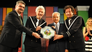 Akşehir'de Süheyl Behzat Uygur Tiyatrosu İle Kahkaha Tufanı