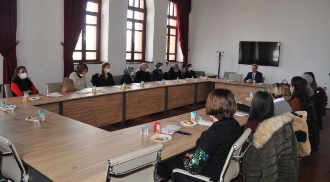 Başkan Akkaya Belediyedeki Bayan Personelin Kadınlar Gününü Kutladı