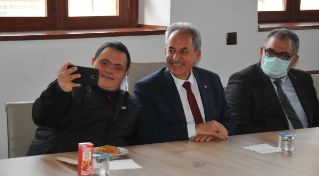 Başkan Akkaya Tebessümlü Yüzleri Ağırladı