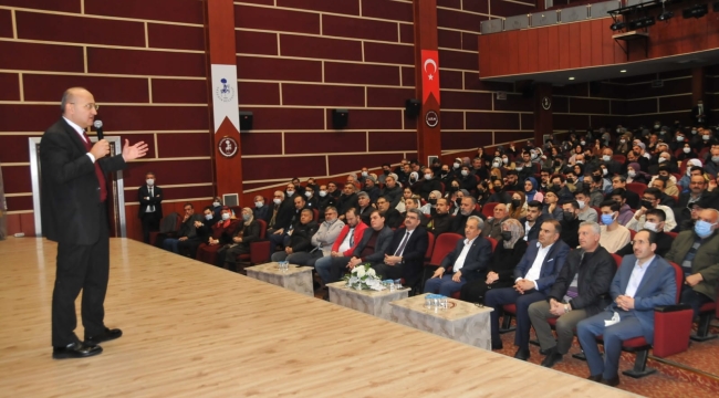 Eski Başbakan Yardımcısı Akdoğan'dan Söyleşi ve İmza Günü
