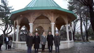 Pelin Çift ve Tufan Gündüz'den Nasreddin Hoca Türbesi'ne Ziyaret