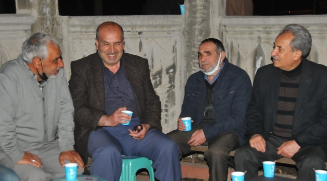 Akşehir Belediyesi'nin Teravih Sonrası Közde Çay İkramı Sürüyor