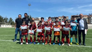 ILGIN'LI ORTAOKUL ÖĞRENCİLERİ TÜRKİYE FUTBOL ŞAMPİYONASINDA YARI FİNALDE