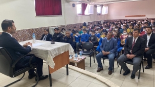 TUZLUKÇU KAYMAKAMI  İSA BERTAN "KARİYER GÜNLERİ" ETKİNLİĞİNE KATILDI.