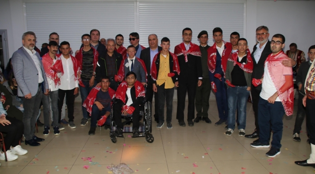 Akşehir Belediyesi'nden Engelli Gençlere Asker Kınası Eğlencesi 