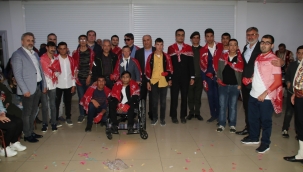 Akşehir Belediyesi'nden Engelli Gençlere Asker Kınası Eğlencesi 