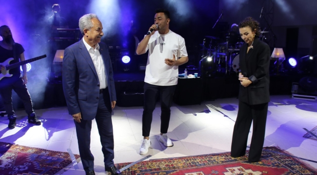 Akşehirli Gençler Fatma Turgut'la Coştu 