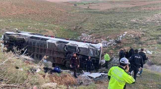 GENÇLİK ŞÖLENİ DÖNÜŞÜ KAZA 41 YARALI ,3 ÖLÜ 