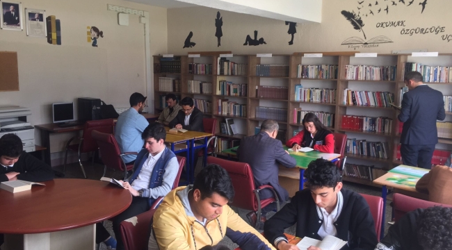 'HER ÇARŞAMBA KÜTÜPHANEDEYİZ' ETKİNLİKLERİ DEVAM EDİYOR 