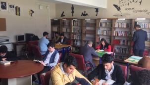 'HER ÇARŞAMBA KÜTÜPHANEDEYİZ' ETKİNLİKLERİ DEVAM EDİYOR 