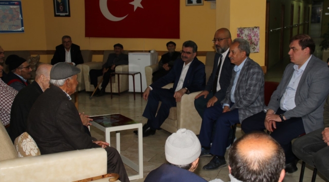 Milletvekili Erdem ve Başkan Akkaya'dan Huzurevine Bayram Ziyareti 
