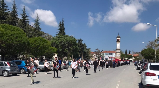 YUNAK'DA GENÇLİK YÜRÜYÜŞÜ YAPILDI