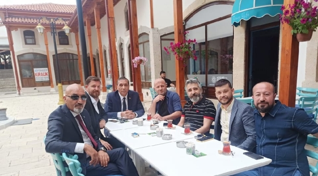 ALİ KINIK FİRUZE KAFEDE 