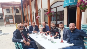 ALİ KINIK FİRUZE KAFEDE 