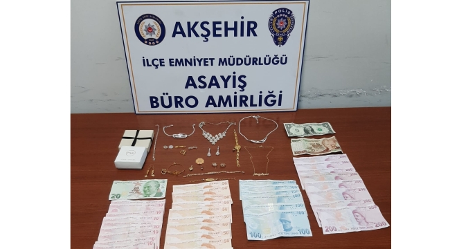 ÇALDIĞI ALTINLARI SATMAK İSTERKEN YAKALANDI 