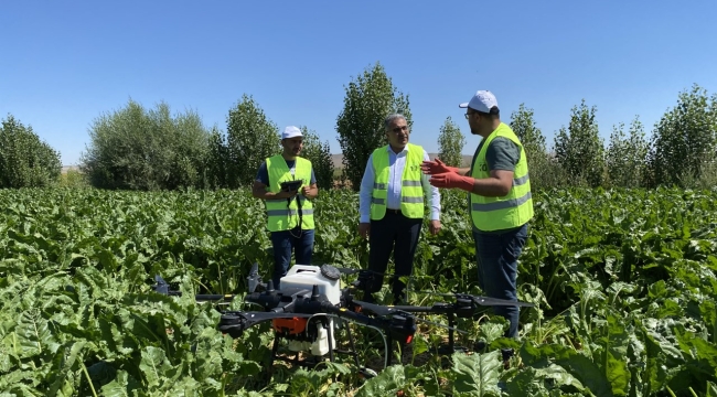 ILGIN BELEDİYESİ'NDEN DRONE İLE İLAÇLAMA DESTEĞİ 