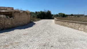 YUNAK'DA YOL YAPIM VE ONARIM ÇALIŞMALARI HIZ KESMEDEN DEVAM EDİYOR 