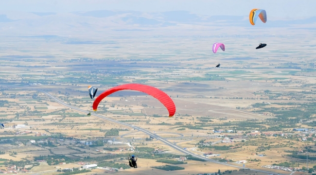 Akşehir Semaları Çiçek Açtı 