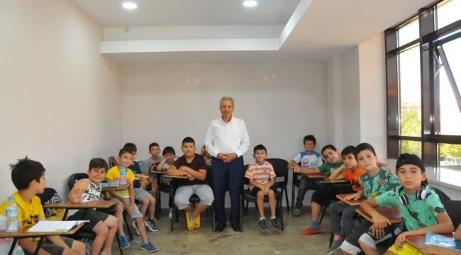 Başkan Akkaya'dan Genç KOMEK Öğrencilerine Dondurma İkramı 