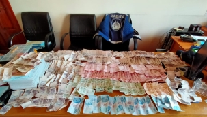 DİLENCİNİN ÜZERİNDEN ÇIKAN PARA ŞAŞIRTTI 