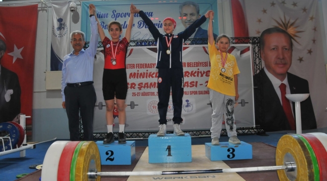 Minikler Türkiye Halter Şampiyonası Akşehir'de 