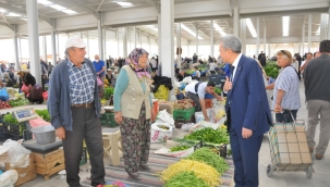Başkan Akkaya Perşembe Pazarını Ziyaret Etti 