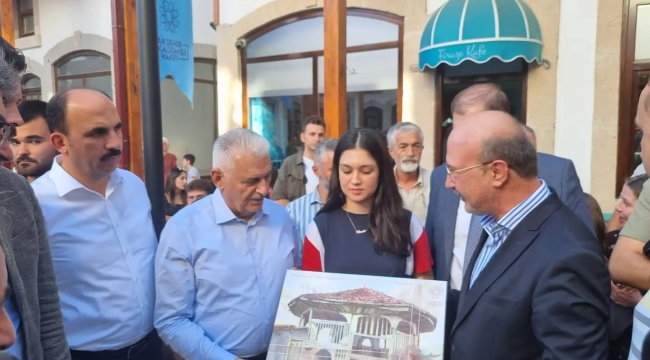 BAŞKAN KÖKSAL'DAN BİNALİ YILDIRIM'A TABLO TAKDİMİ 