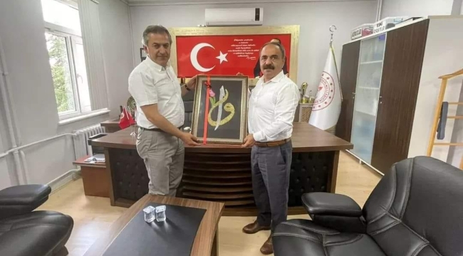 İŞCAN'DAN TABLO TAKDİMİ 