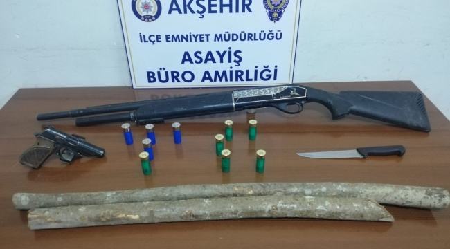 ŞÜPHELİLERİN ÜZERİNDEN CEPHANELİK ÇIKTI 