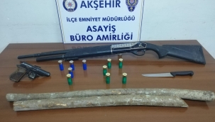 ŞÜPHELİLERİN ÜZERİNDEN CEPHANELİK ÇIKTI 