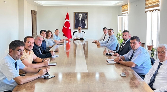 TUZLUKÇU'DA 2022-2023 EĞİTİM ÖĞRETİM YILI DEĞERLENDİRME TOPLANTISI YAPILDI. 