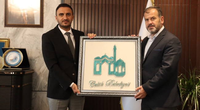 BAŞKAN MEŞE'DEN TABLO TAKDİMİ 