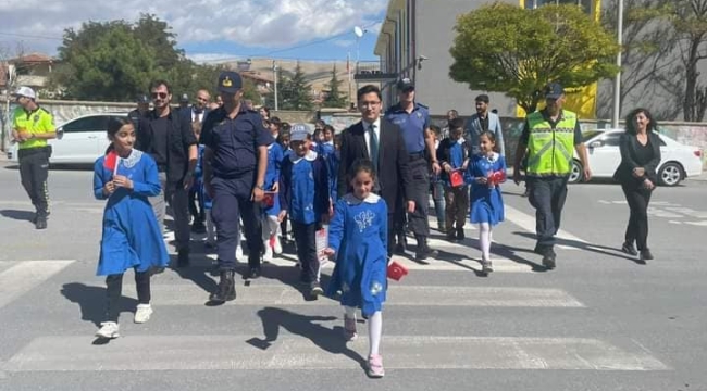 İLÇELERDE YAYALARA ÖNCELİK -HAYATA SAYGI DURUŞU  ETKİNLİĞİ 