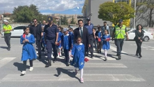 İLÇELERDE YAYALARA ÖNCELİK -HAYATA SAYGI DURUŞU  ETKİNLİĞİ 